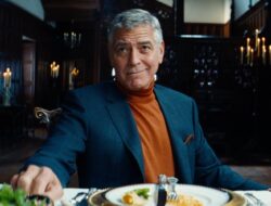 George Clooney memulai debutnya di Super Bowl, disutradarai oleh Augs Lansmos (Solo)