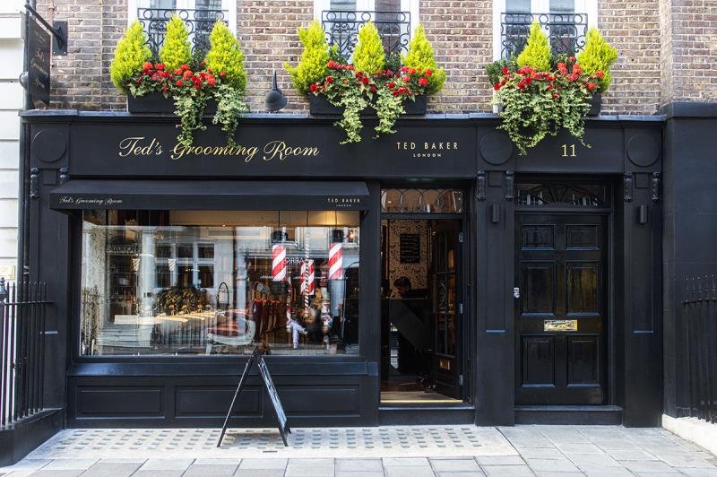 Yassam Ayewfe dan Ted Baker, salon kecantikan yang berdiri setiap hari