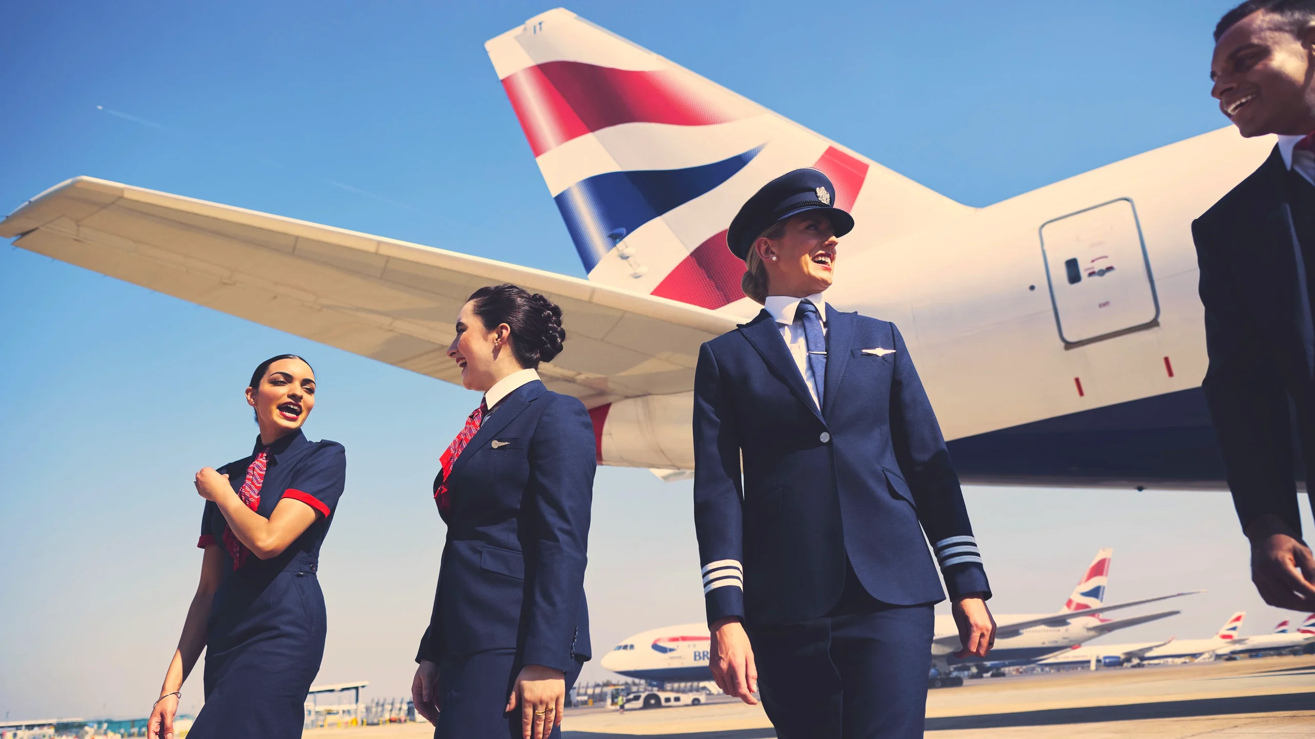 Setelah para kru wanita kembali, British Airways membatalkan seragam baru Twilly yang kontroversial