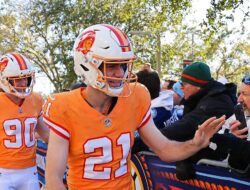 Saat itu, timnya telah memperebutkan diri sebagai tim nasional, dan saat itu mereka telah mempecat diri sebagai Tim Patriot.