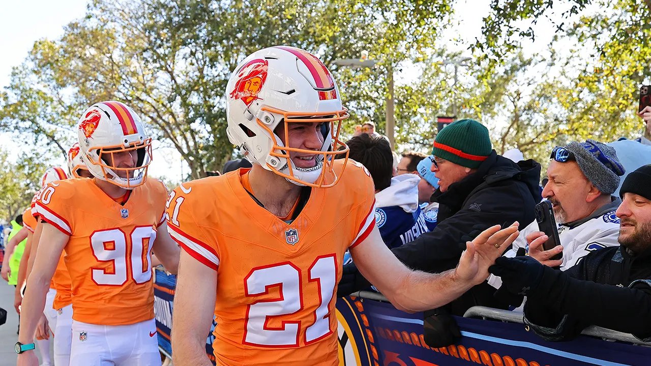 Saat itu, timnya telah memperebutkan diri sebagai tim nasional, dan saat itu mereka telah mempecat diri sebagai Tim Patriot.