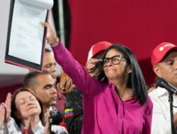 Wakil Presiden Venezuela, Delcy Rodriguez, menandatangani UU Pribadiisasi Minyak