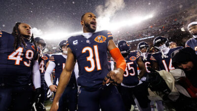 Pemain bertahan tahun Chicago Bears adalah Kevin Byard III.