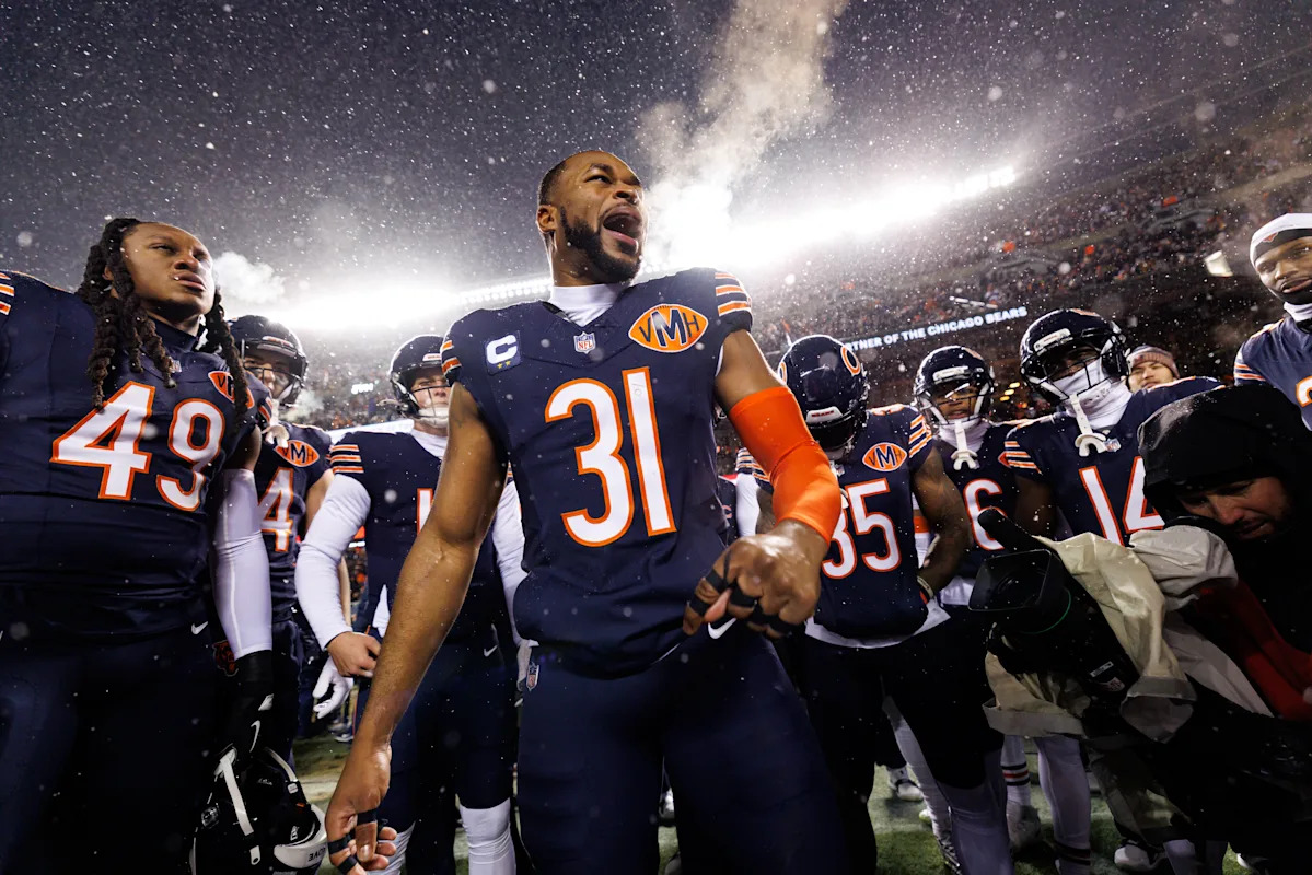 Pemain bertahan tahun Chicago Bears adalah Kevin Byard III.