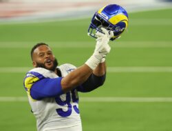 Legenda Rams, Aaron Donald, menunjukkan dia masih bisa bermain di NFL setelah pensiun