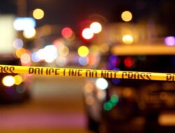 Seorang perampok yang mengenakan masker ski di Los Angeles ditangkap karena mencoba mencuri kamar