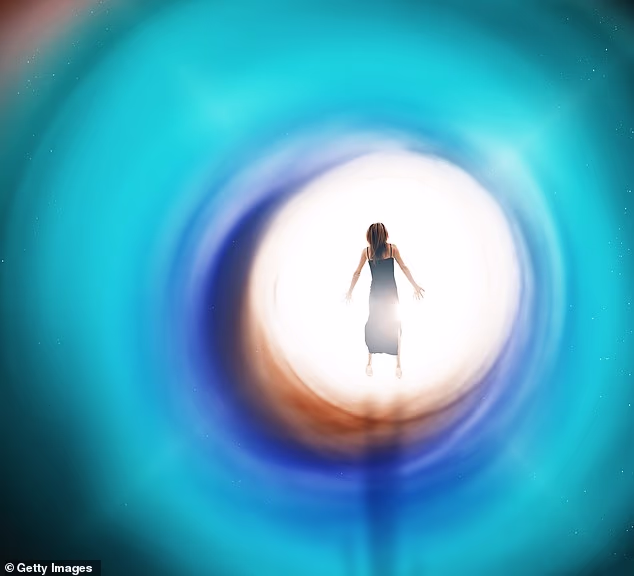 Setelah 32 detik saya mati dan melihat masa depan, saya mengeluarkan peringatan mengerikan kepada umat manusia.