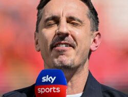 Setelah Chelsea mengalahkan West Ham United, Gary Neville mengirim peringatan kepada Arsenal