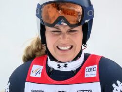 Lindsey Vonn mengatakan bahwa mimpi untuk menjadi Olimpiade belum berakhir setelah berjatuhan di bawah tanah terakhir sebelum Olimpiade Musim Dingin