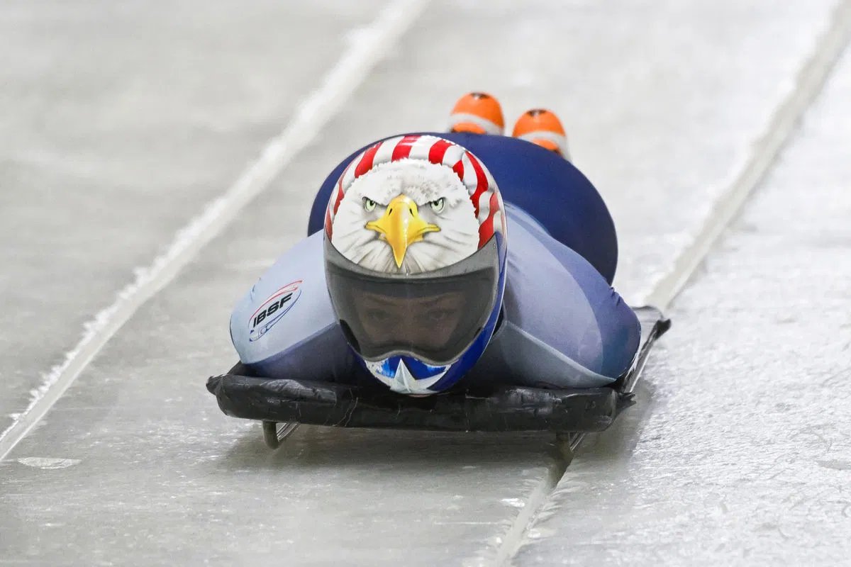 Para atlet Amerika Serikat bersaing secara adil saat debat pemanasan di Olimpiade Musim Dingin.