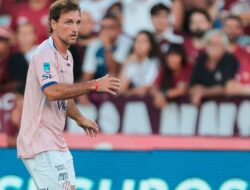 United bertanding melawan tim olahraga Doosa untuk meraih kemenangan pertama