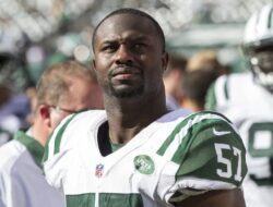 Sumber: Bart Scott mencari posisi pelatih jet tempur, McDonald mengunci tahun terobosan, dan CEO keamanan di Toledo dipecat karena masalah kecepatan.