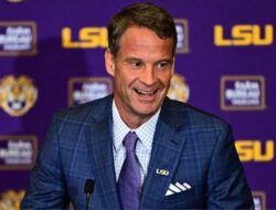 Lane Kiffin menghabiskan $75.8 juta untuk menyewa pelatih untuk memperjuangkan persaingan yang semakin besar untuk elit bintang lima yang baru.