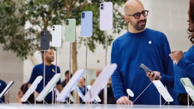 Tim Cook tidak mengecualikan kemungkinan kenaikan harga produk Apple, karena alasan berikut: