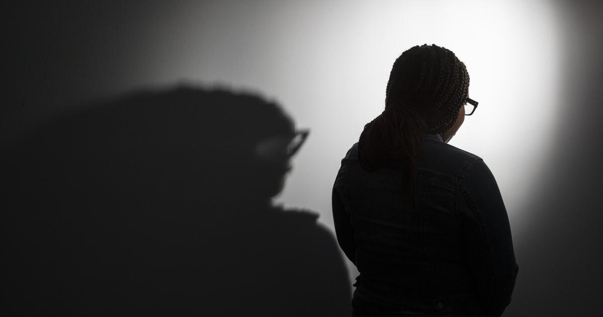 Los Angeles County sedang menangguhkan beberapa pembayaran selama penyelidikan atas kesepakatan pelecehan seksual