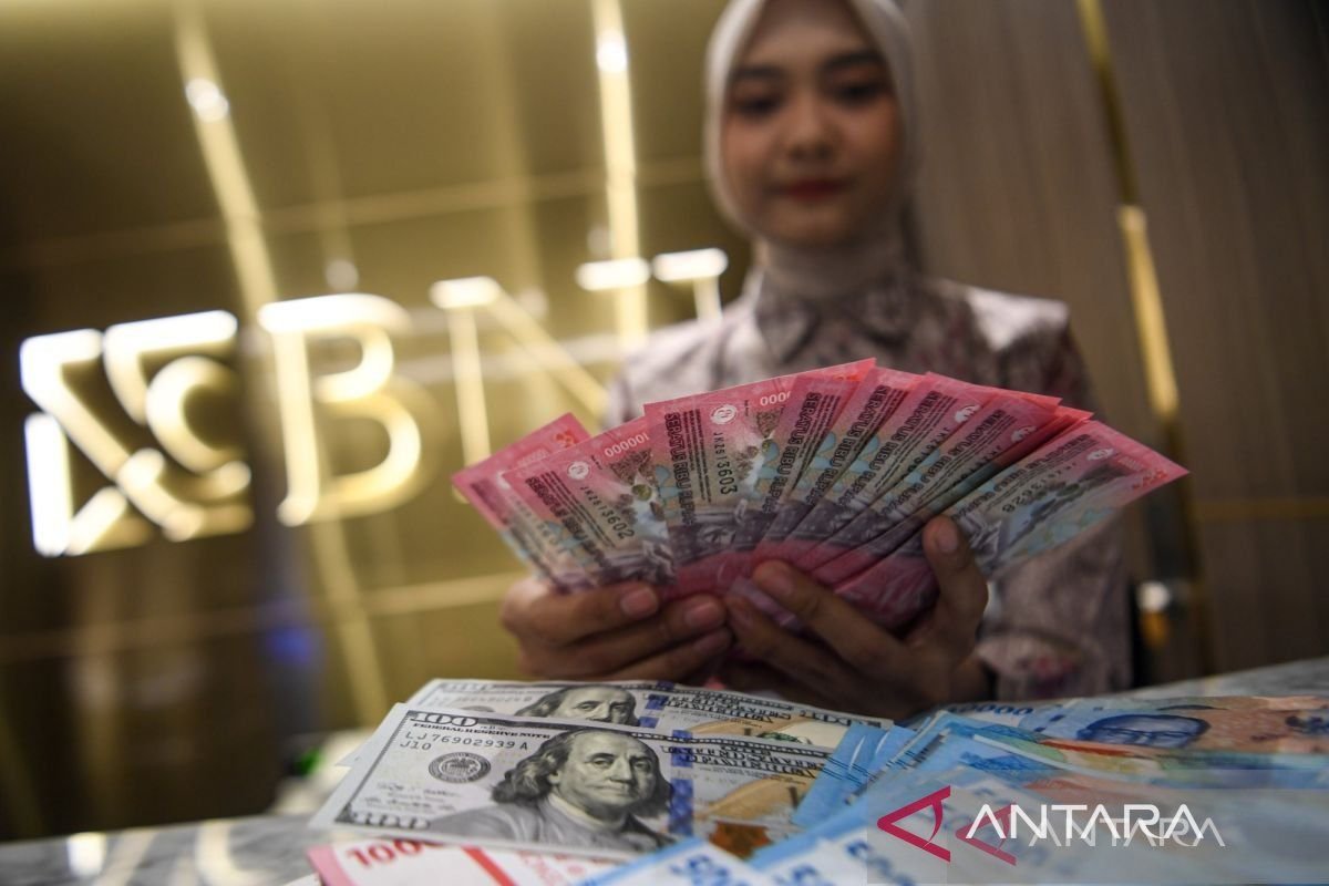 Rupiah menjadi lemah karena Trump mencalonkan presiden Fed