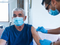 Seorang perawat di Florida secara sukarela menyerah atas izinnya setelah dia mengatakan dia tidak akan melakukan anestesi pada pasien MAGA