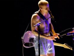 Film ini menceritakan tentang seorang pria yang bernama Justin Bieber yang bercerai di Grammy Awards empat tahun kemudian.