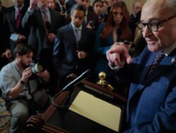 Senat menyetujui anggaran untuk menyediakan dana dua minggu untuk keamanan nasional