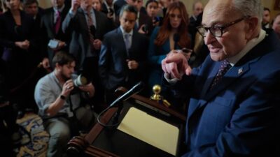 Senat menyetujui anggaran untuk menyediakan dana dua minggu untuk keamanan nasional