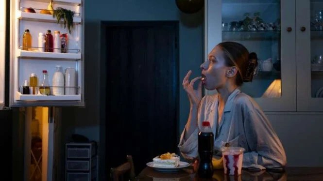 Setelah makan, jangan langsung duduk, karena hal ini berdampak pada gula darah dan berat badan.