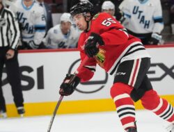 Black Hawks bekerja sama dengan Artyom Levshunov untuk meningkatkan kecepatan dan kemampuan pencetakannya