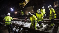 Untuk proyek-proyek besar, lebih banyak dana dari yang digunakan untuk pemeliharaan kereta api