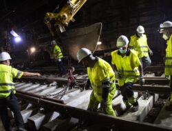 Untuk proyek-proyek besar, lebih banyak dana dari yang digunakan untuk pemeliharaan kereta api