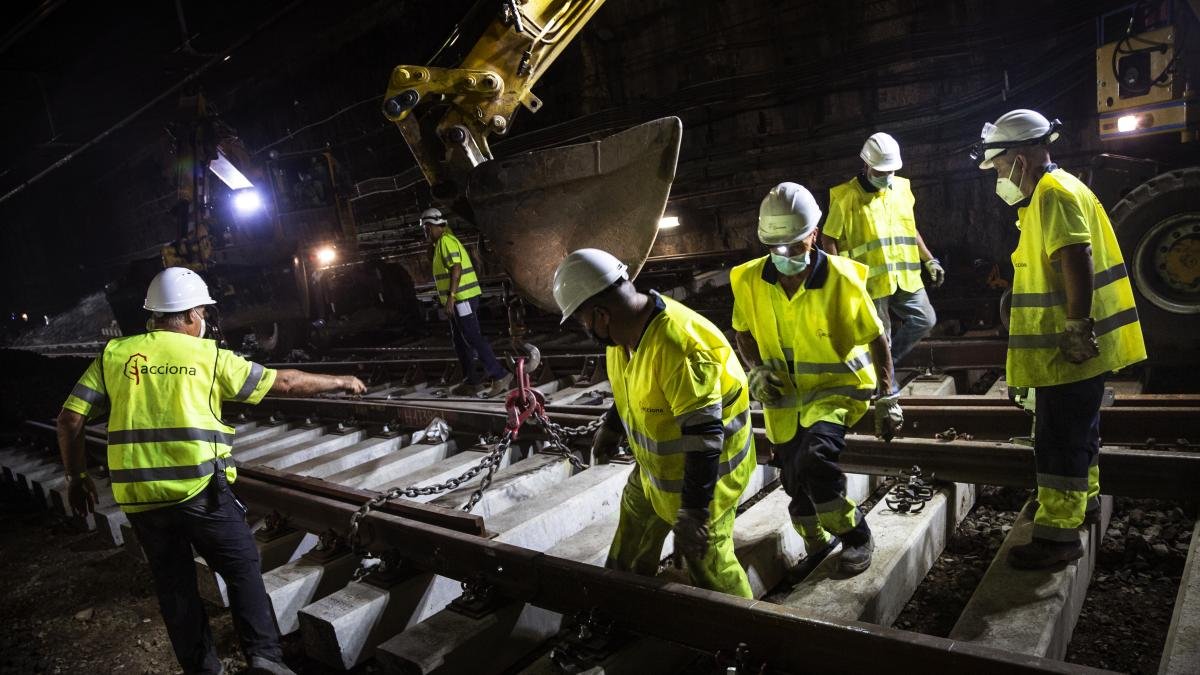 Untuk proyek-proyek besar, lebih banyak dana dari yang digunakan untuk pemeliharaan kereta api